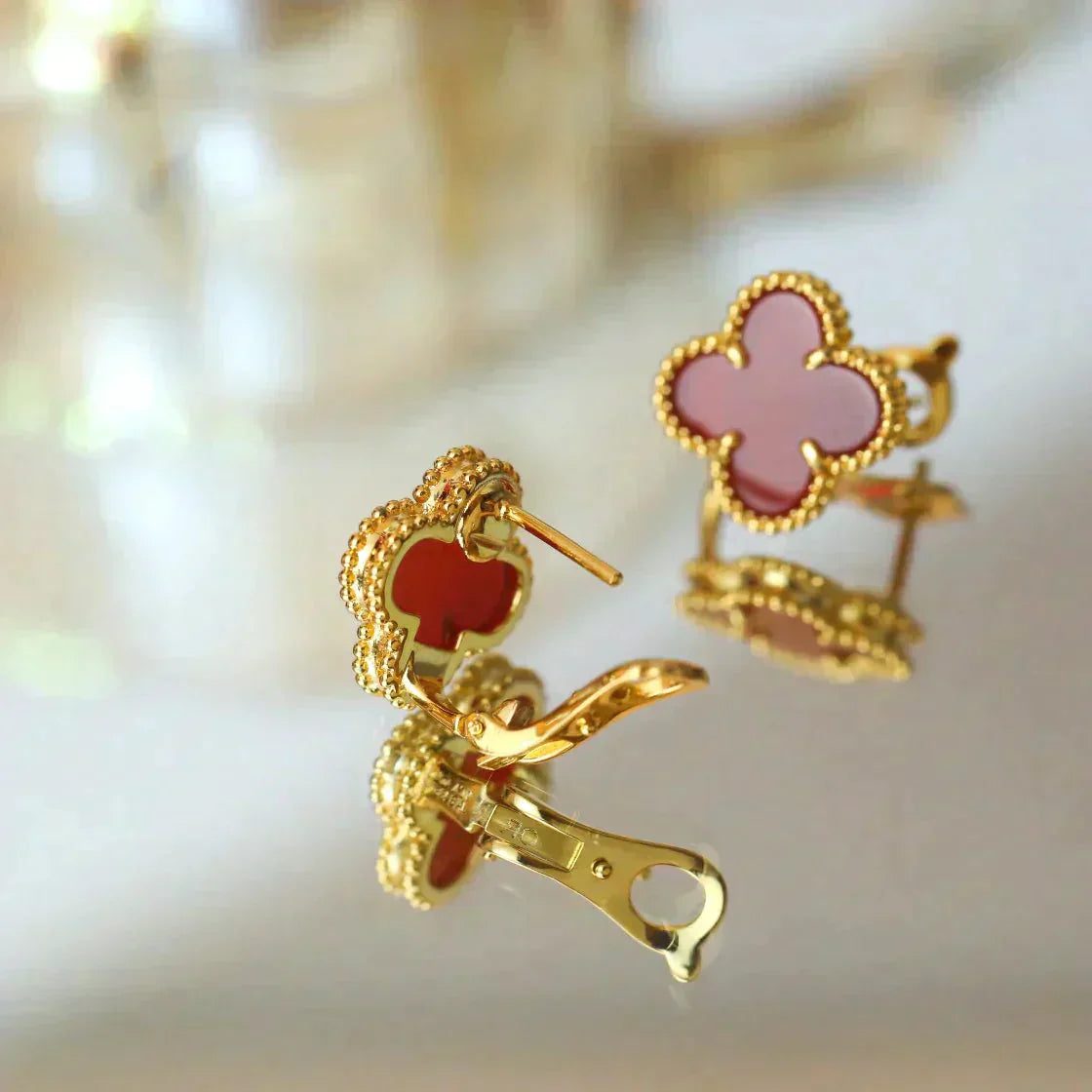 Van Cleef & Arpels CLOVER MEDIUM 1 MOTIFS CARNELIAN EARRINGS - Image 12
