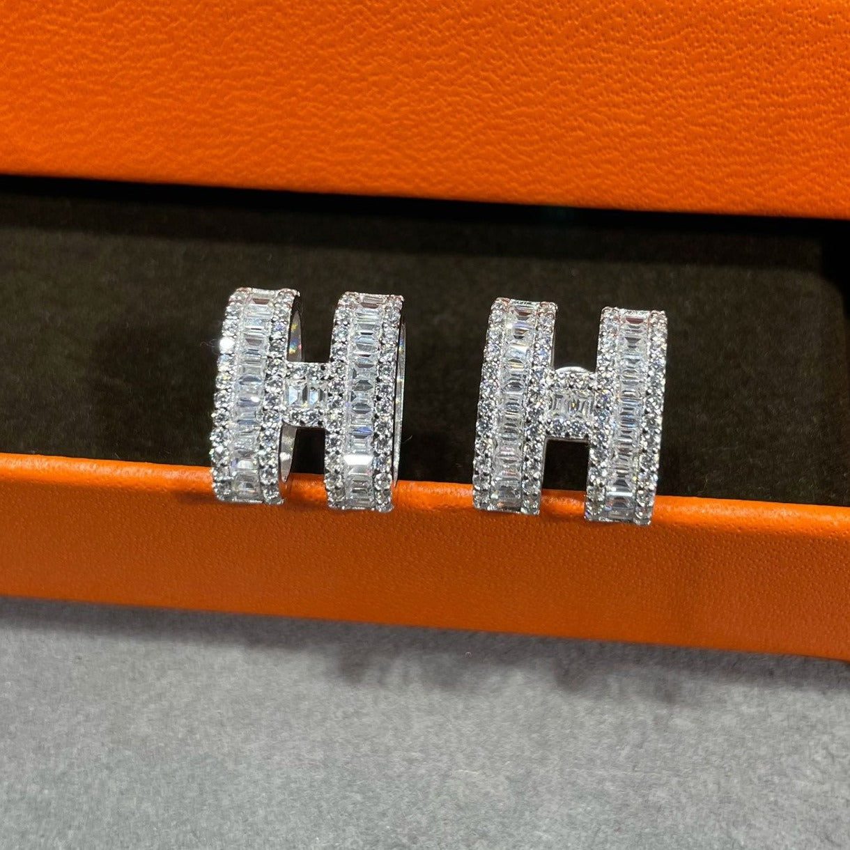 Hermès H STUD EARRINGS WITH SILVER DIAMONDS