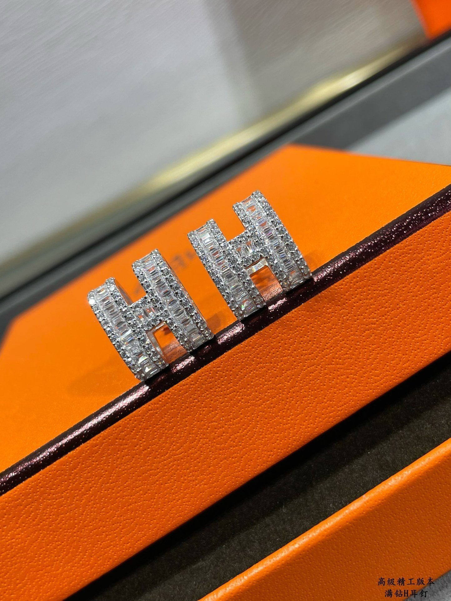 Hermès H STUD EARRINGS WITH SILVER DIAMONDS - Image 3
