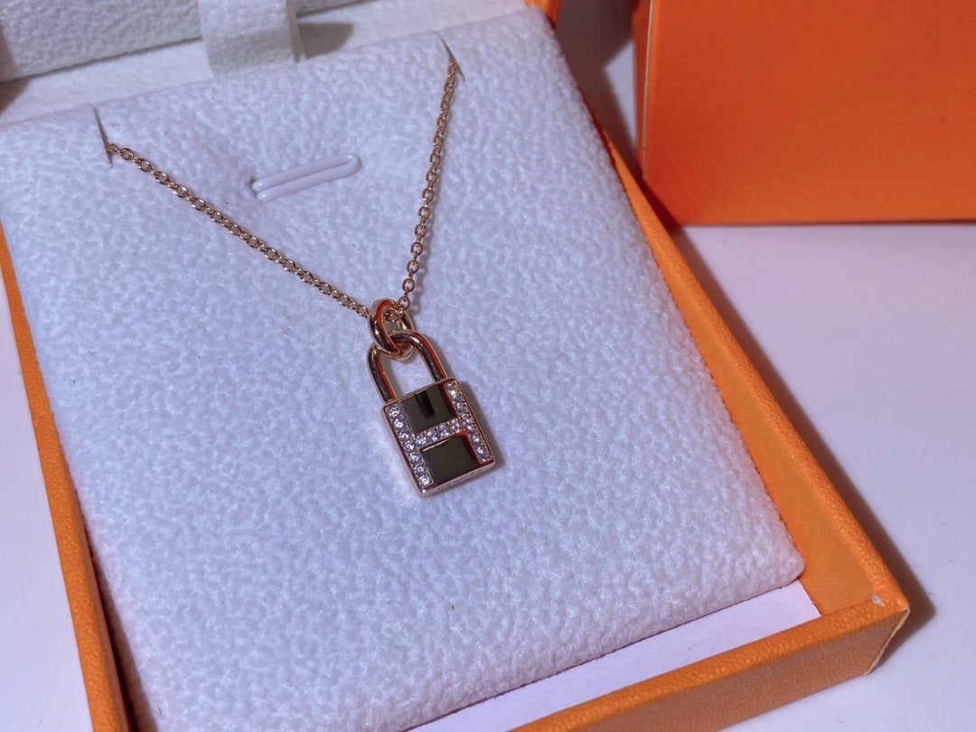 Hermès HM ADVANCED NICHE LOCK HEAD NECKLACE DIAMONDS - Image 2