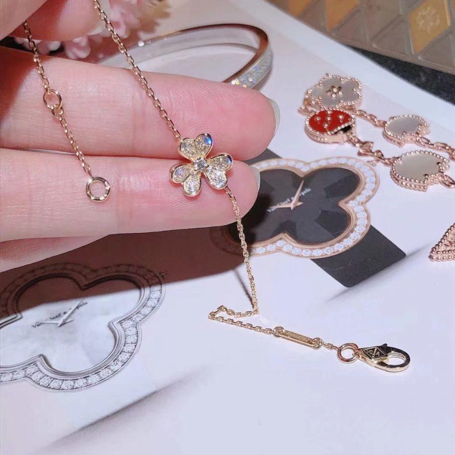 Van Cleef & Arpels FRIVOLE GOLD FLOWER DIAMOND BRACELET - Image 4