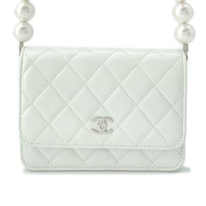 CHANEL Matelasse Pearl Shoulder Wallet WhiteAP1839 Calf Leather