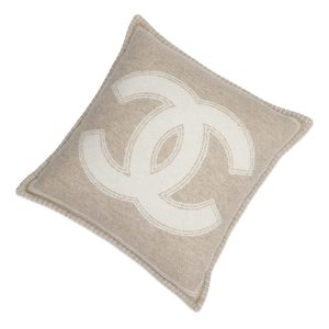 CHANEL CC Logo Cushion Beige/Ivory Wool 90% Cashmere10%