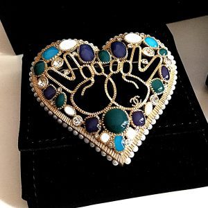 CHANEL CC HEART BROOCH