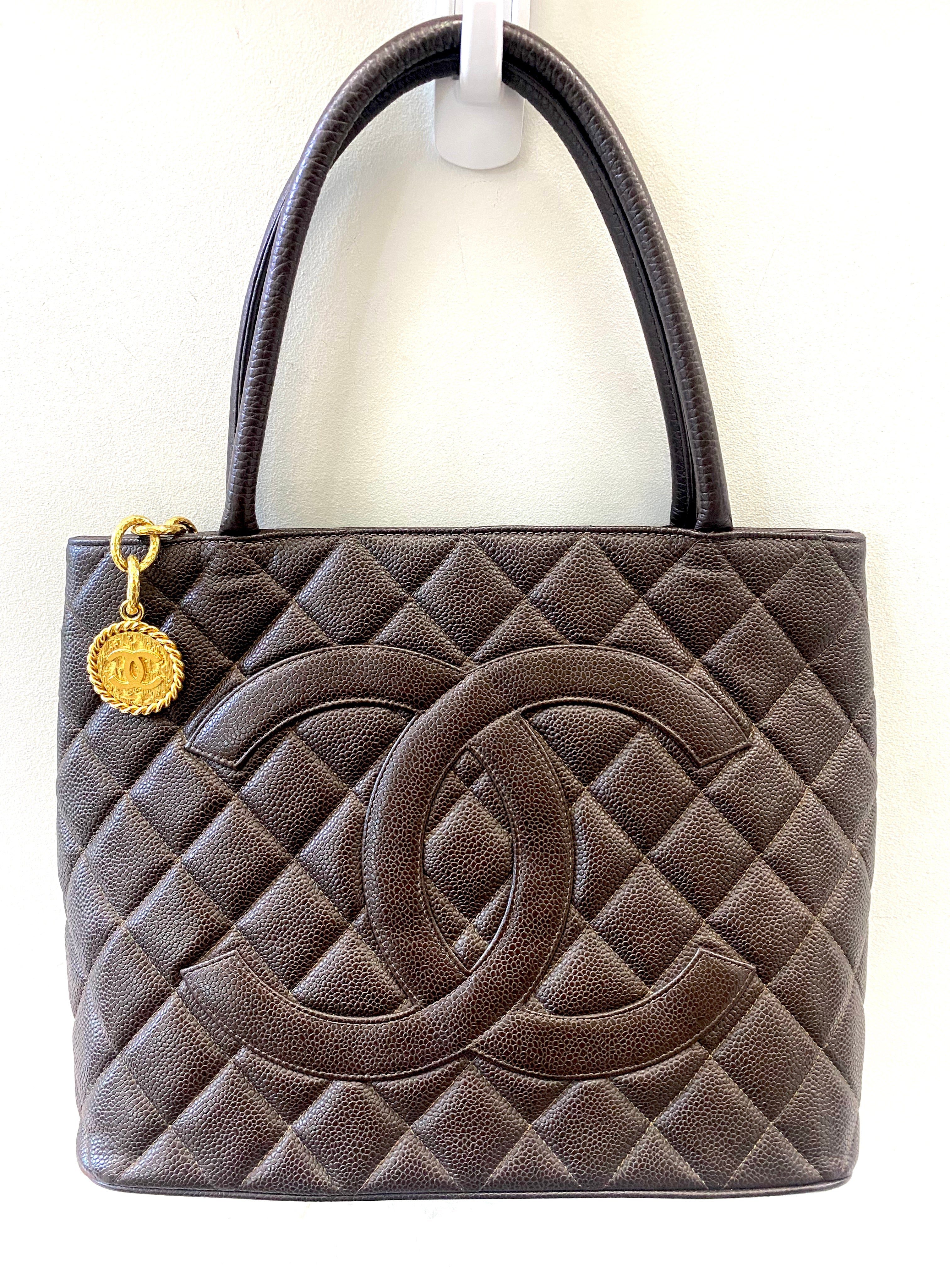 CHANEL CC BROWN CAVIAR LEATHER MEDALLION TOTE BAG - Image 4