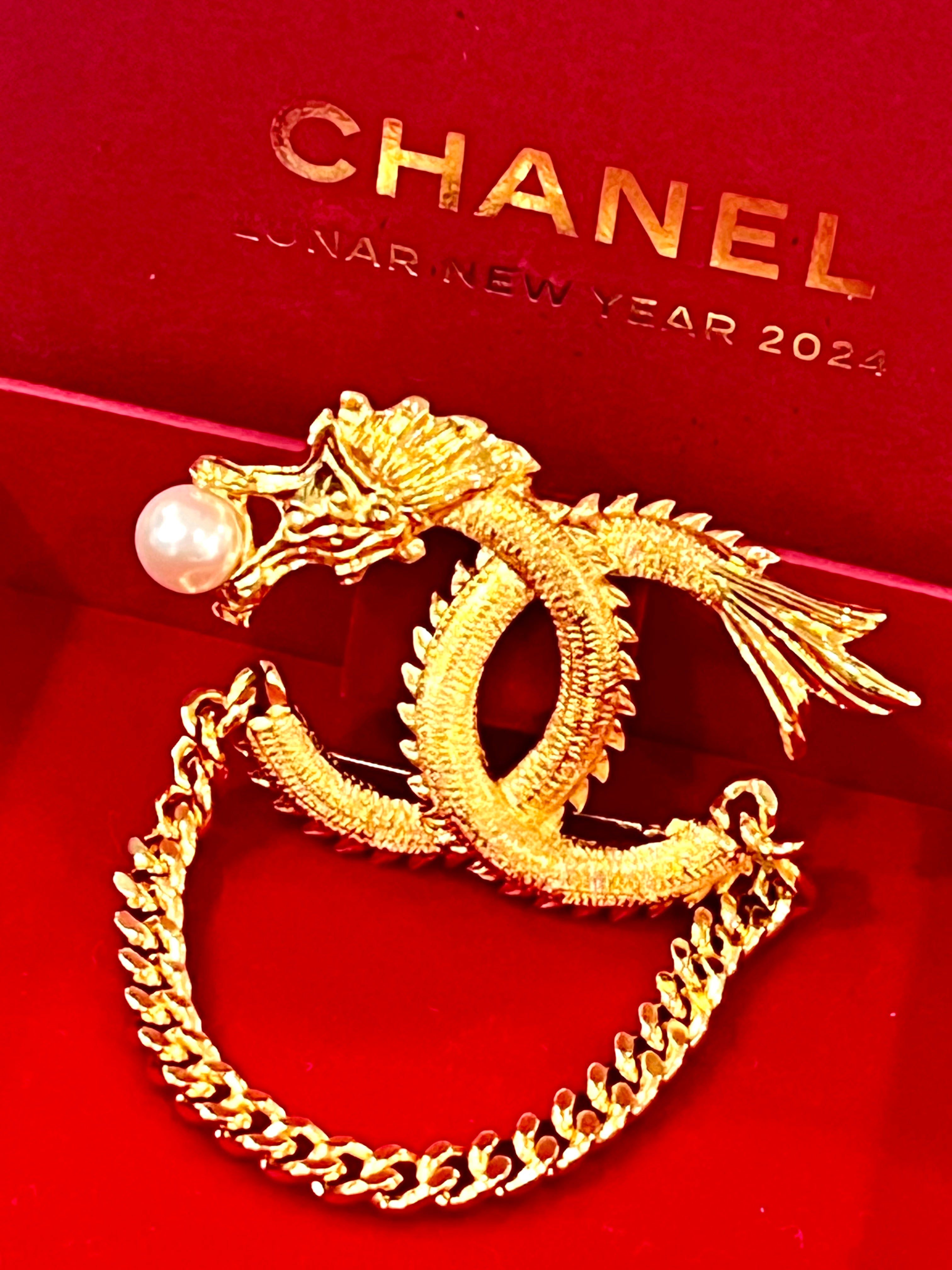 CHANEL CC LOGO LUNAR NEW YEAR DRAGON BROOCH - Image 3