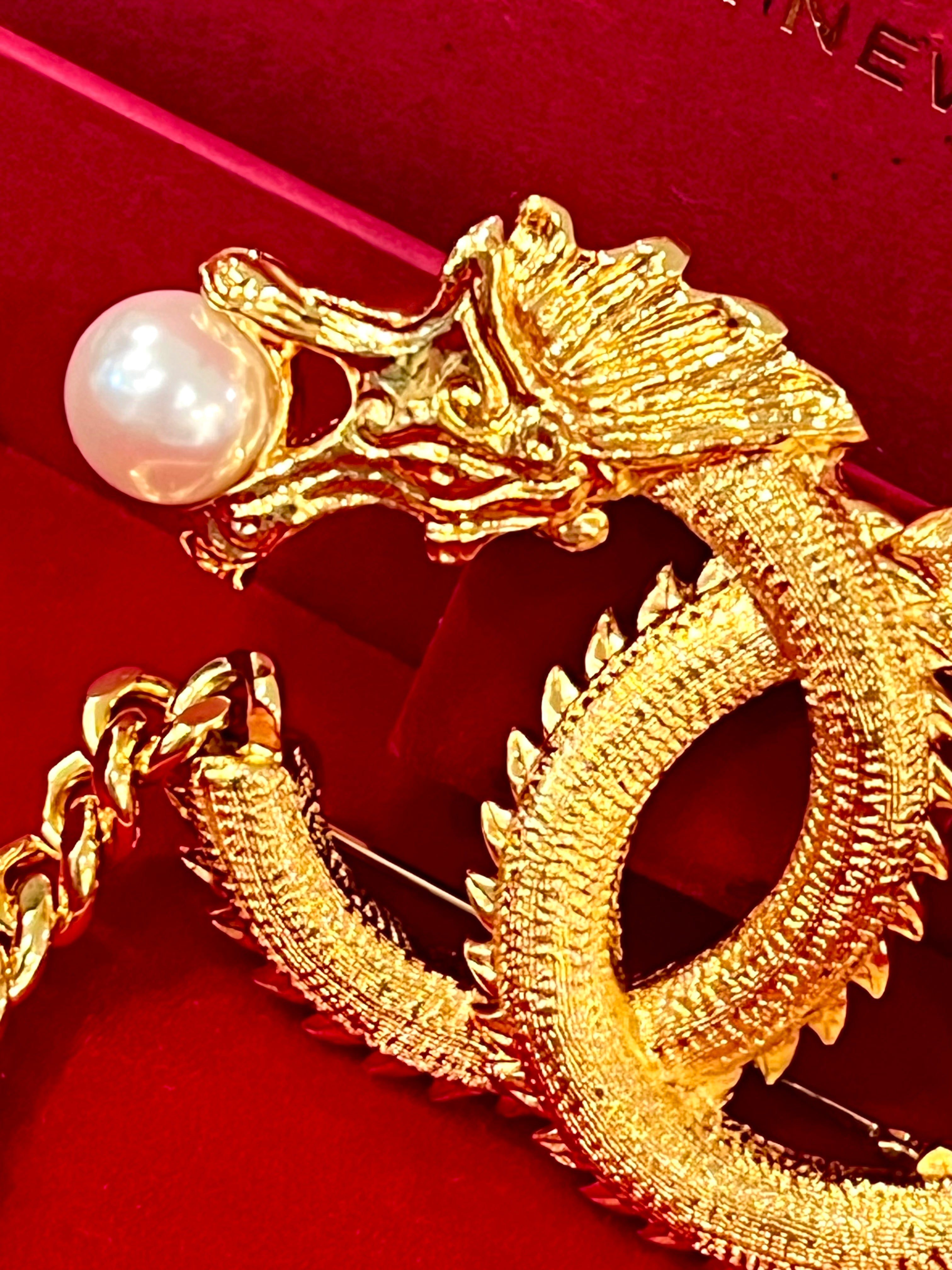 CHANEL CC LOGO LUNAR NEW YEAR DRAGON BROOCH - Image 4