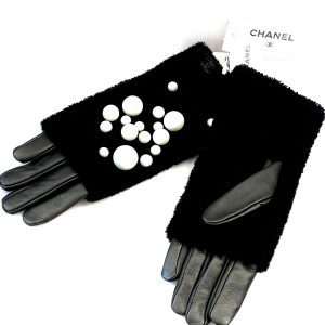 CHANEL CC PEARL LAMBSKIN LEATHER & SHEARLING GLOVES