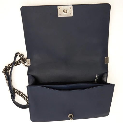 CHANEL NAVY BOUCLE TWEED DECHAINED CHAIN BOY FLAP BAG - Image 3