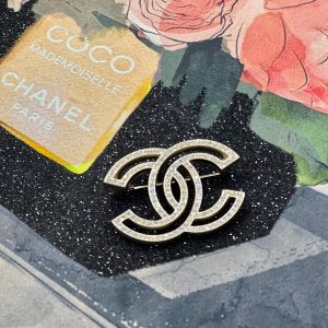 CHANEL CC RHINESTONE & GOLD TONED BROOCH