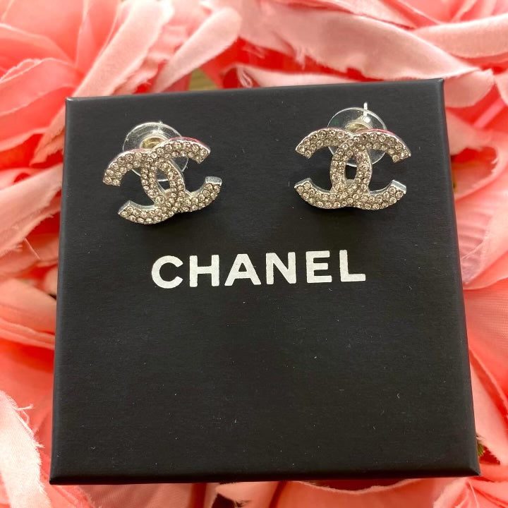 CHANEL CC CRYSTAL STUD EARRINGS
