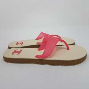 CHANEL INTERLOCKING CC RUBER THONG SLIDES