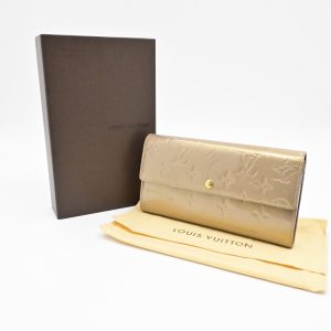 Louis Vuitton Sarah Wallet in Beige Poudre Vernis Leather