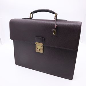 Louis Vuitton Serviette Moskova in Purple Taiga Leather