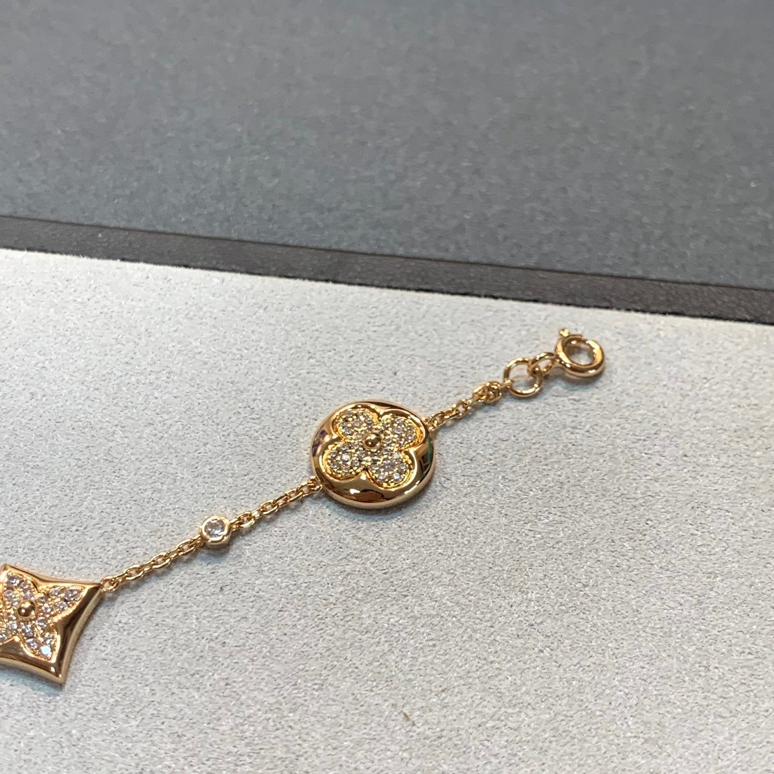 Louis Vuitton STAR AND SUN 4 MOTIFS GOLD DIAMONDS BRACELET - Image 8