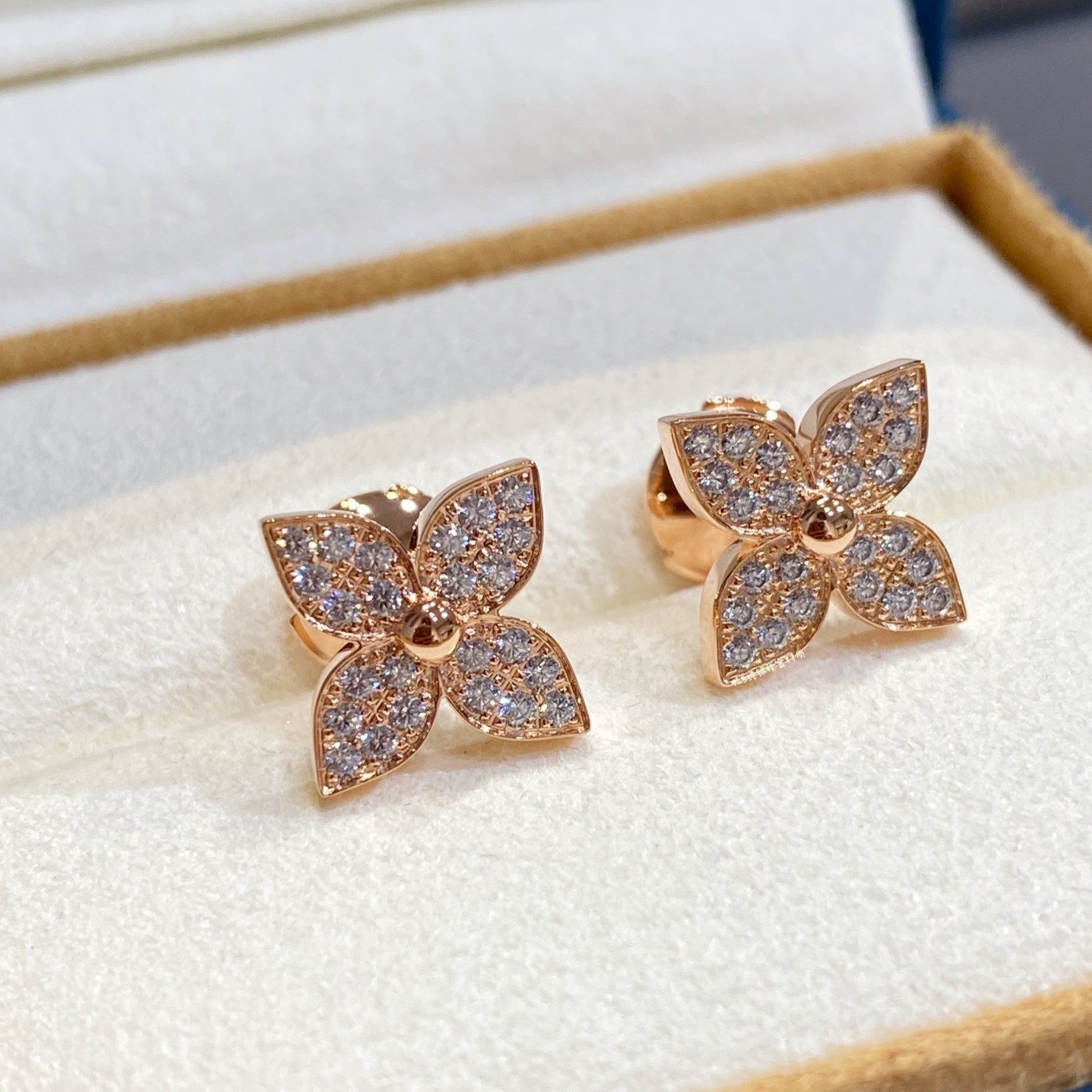 Louis Vuitton STAR BLOSSOM STUD DIAMONDS EARRINGS