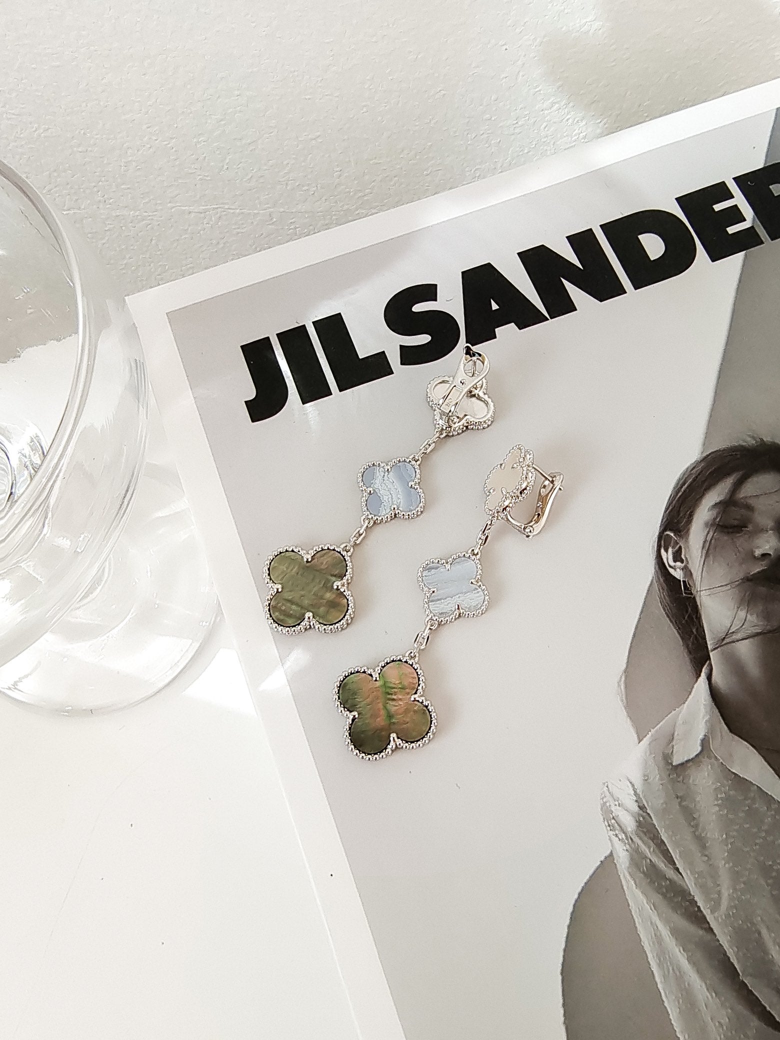 Van Cleef & Arpels CLOVER 3 MOTIFS CHALCEDONY DARK MOP SILVER EARRINGS - Image 6