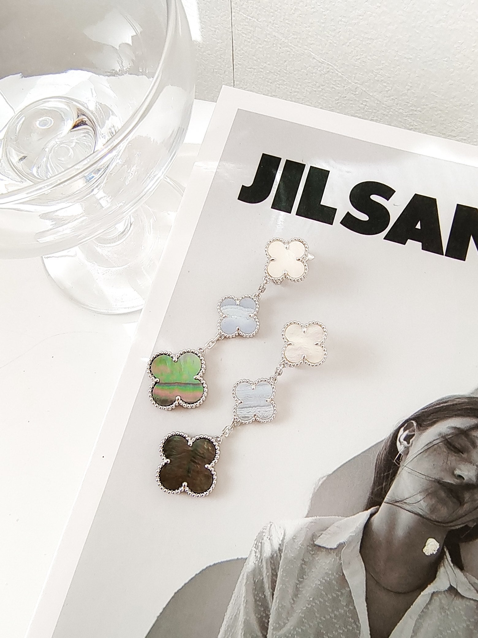 Van Cleef & Arpels CLOVER 3 MOTIFS CHALCEDONY DARK MOP SILVER EARRINGS - Image 7