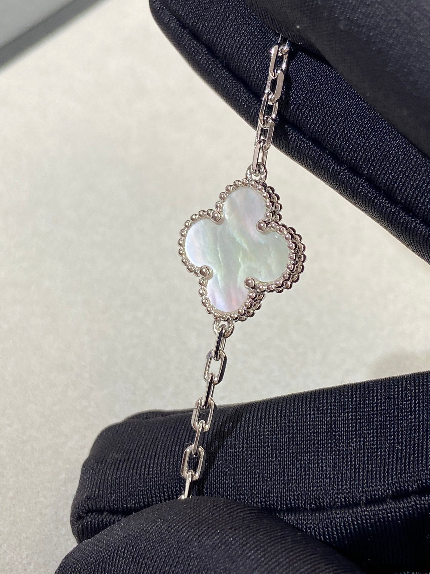 Van Cleef & Arpels CLOVER WHITE PEARL MOP 5 MOTIF BRACELET COLLECTION - Image 16