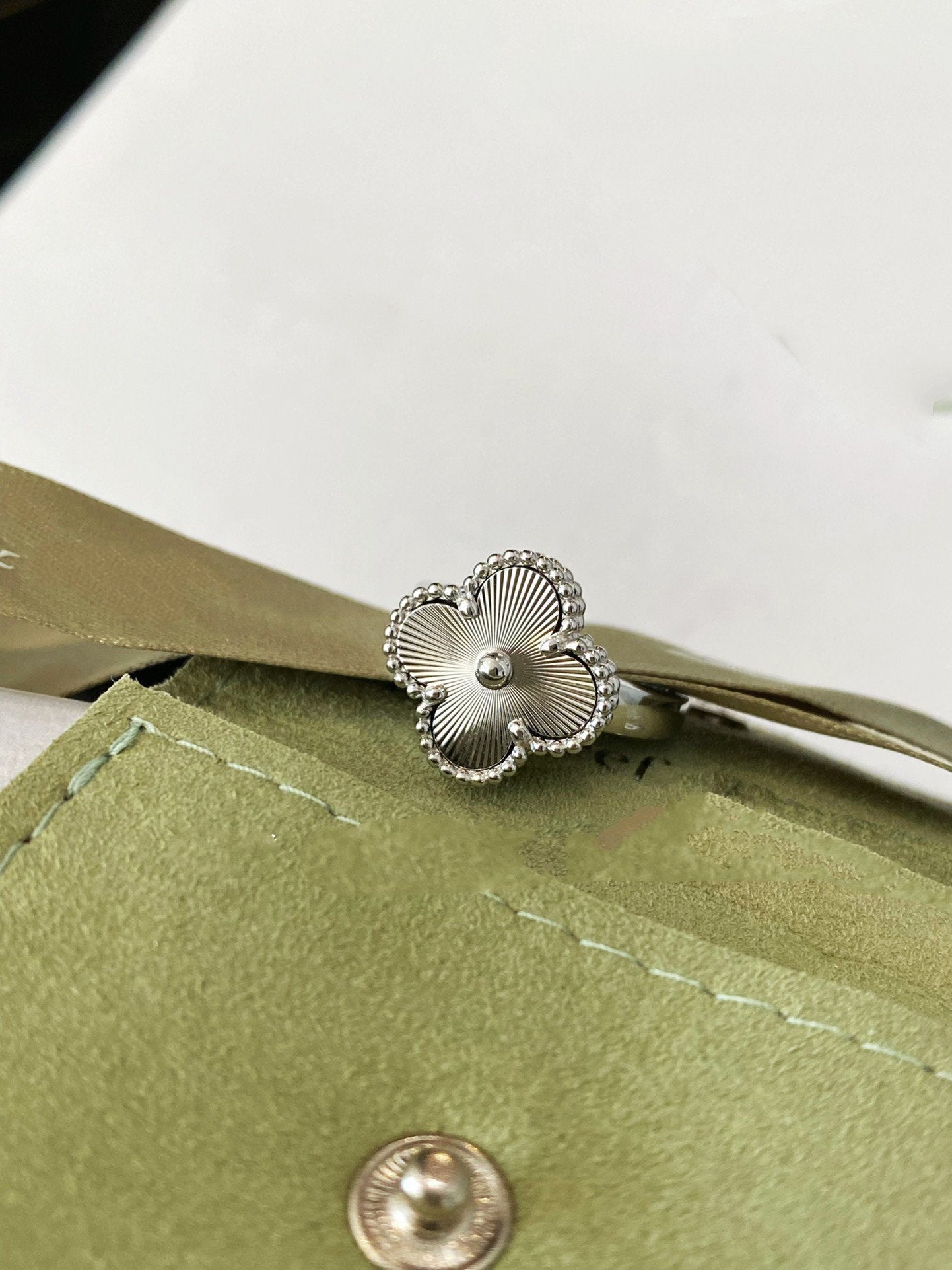 Van Cleef & Arpels CLOVER SILVER RING - Image 3