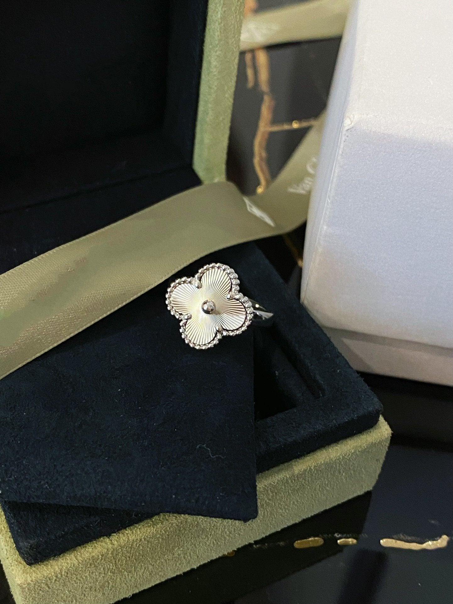 Van Cleef & Arpels CLOVER SILVER RING - Image 4