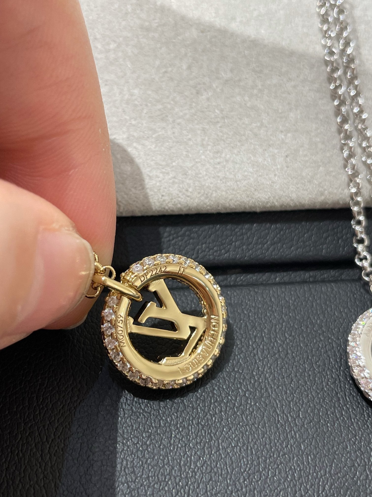 Louis VuittonBY NIGHT DIAMOND PAVED NECKLACE - Image 5