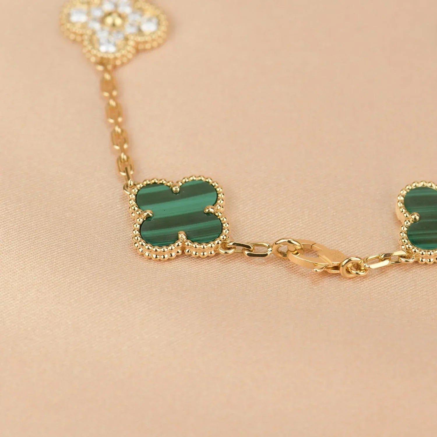 Van Cleef & Arpels CLOVER 5 MOTIF MALACHITE BRACELET COLLECTION - Image 18