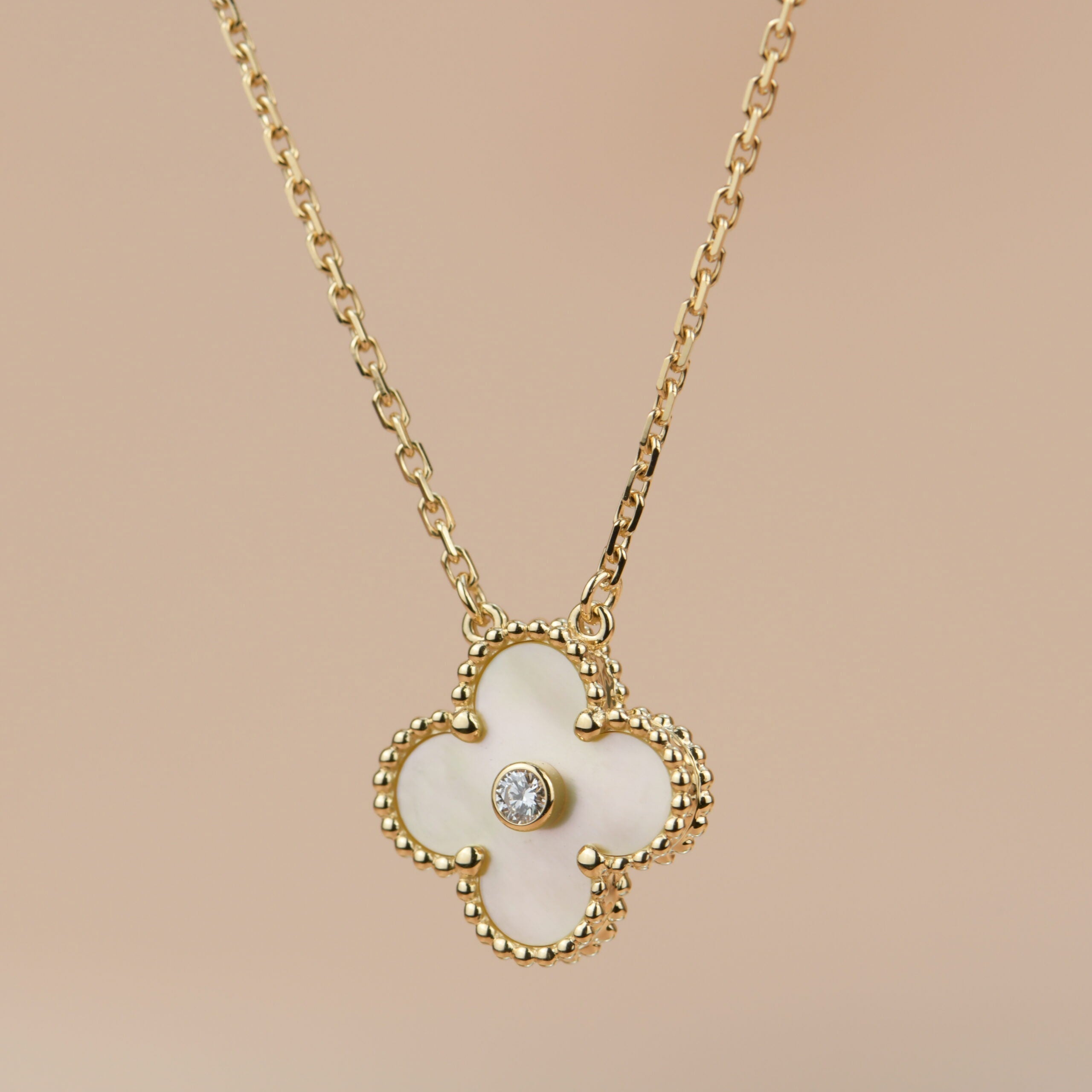 Van Cleef & Arpels CLOVER 15MM DIAMOND GOLD MOTHER OF PEARL NECKLACE - Image 3