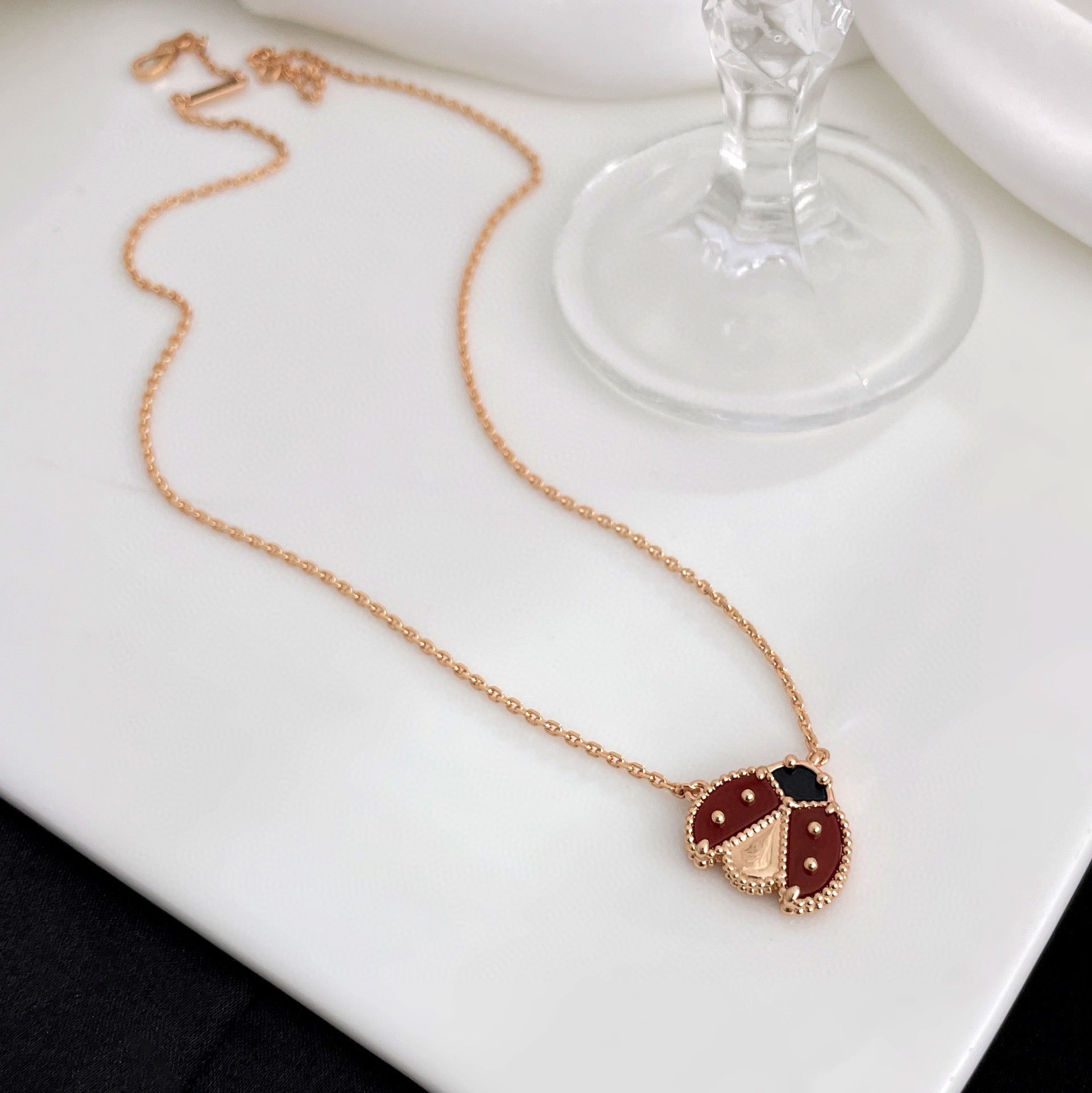 Van Cleef & Arpels LUCKY CARNELIANS LADYBUG NECKLACE - Image 4