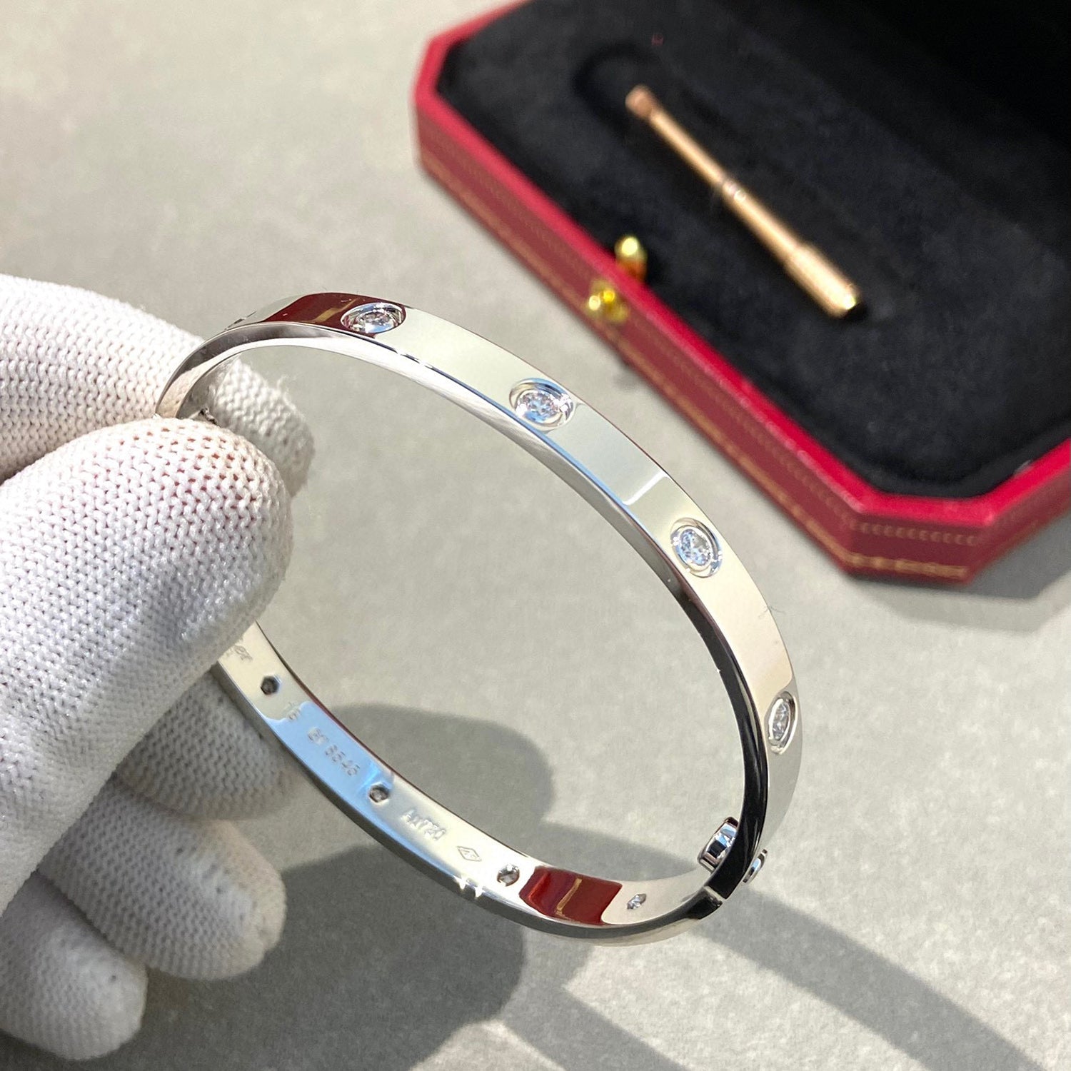 Cartier LOVE BRACELET 6.1MM 10 DIAMONDS - Image 9