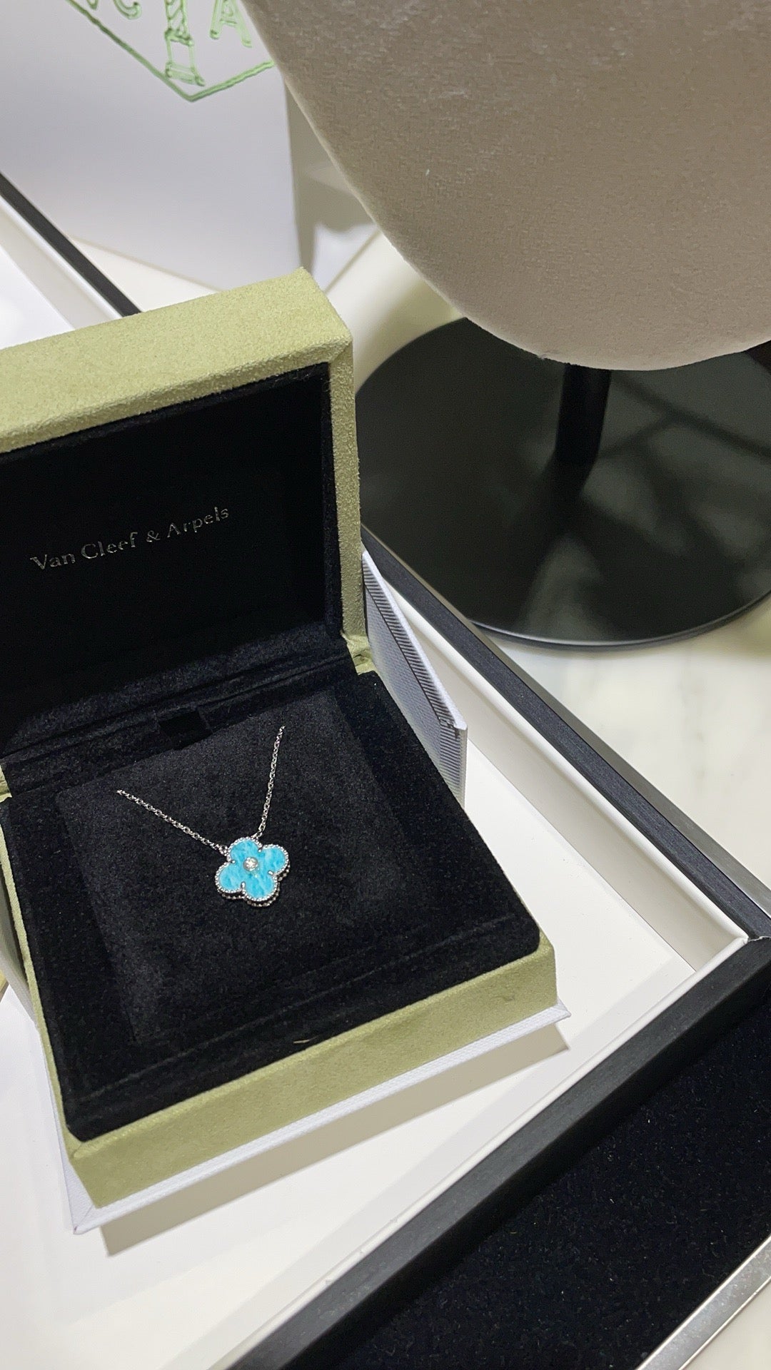 Van Cleef & Arpels CLOVER 15MM DIAMOND SVRES PORCELAIN NECKLACE SILVER - Image 4