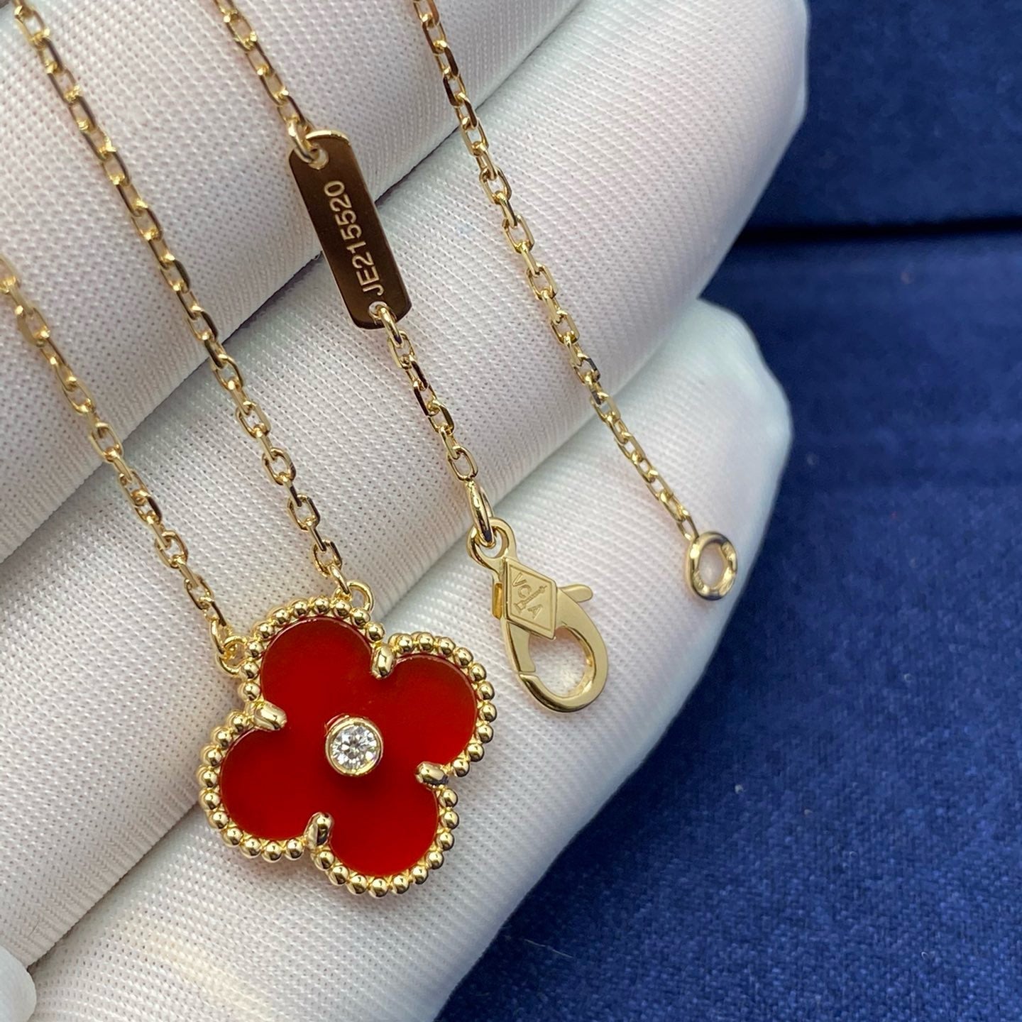 Van Cleef & Arpels CLOVER 15MM DIAMOND CARNELIAN NECKLACE - Image 3