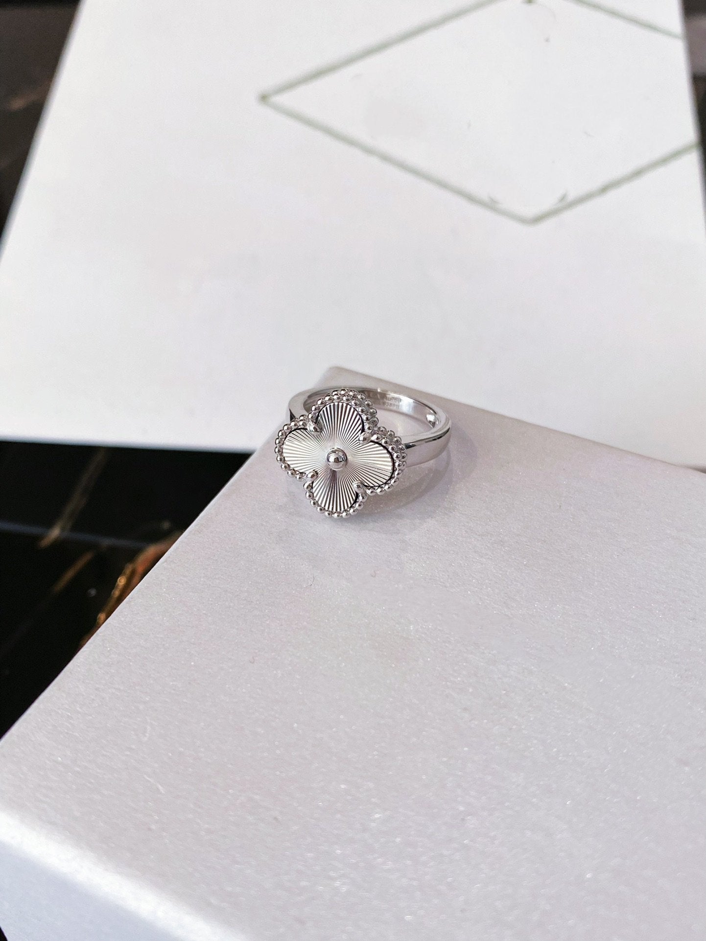 Van Cleef & Arpels CLOVER SILVER RING - Image 6