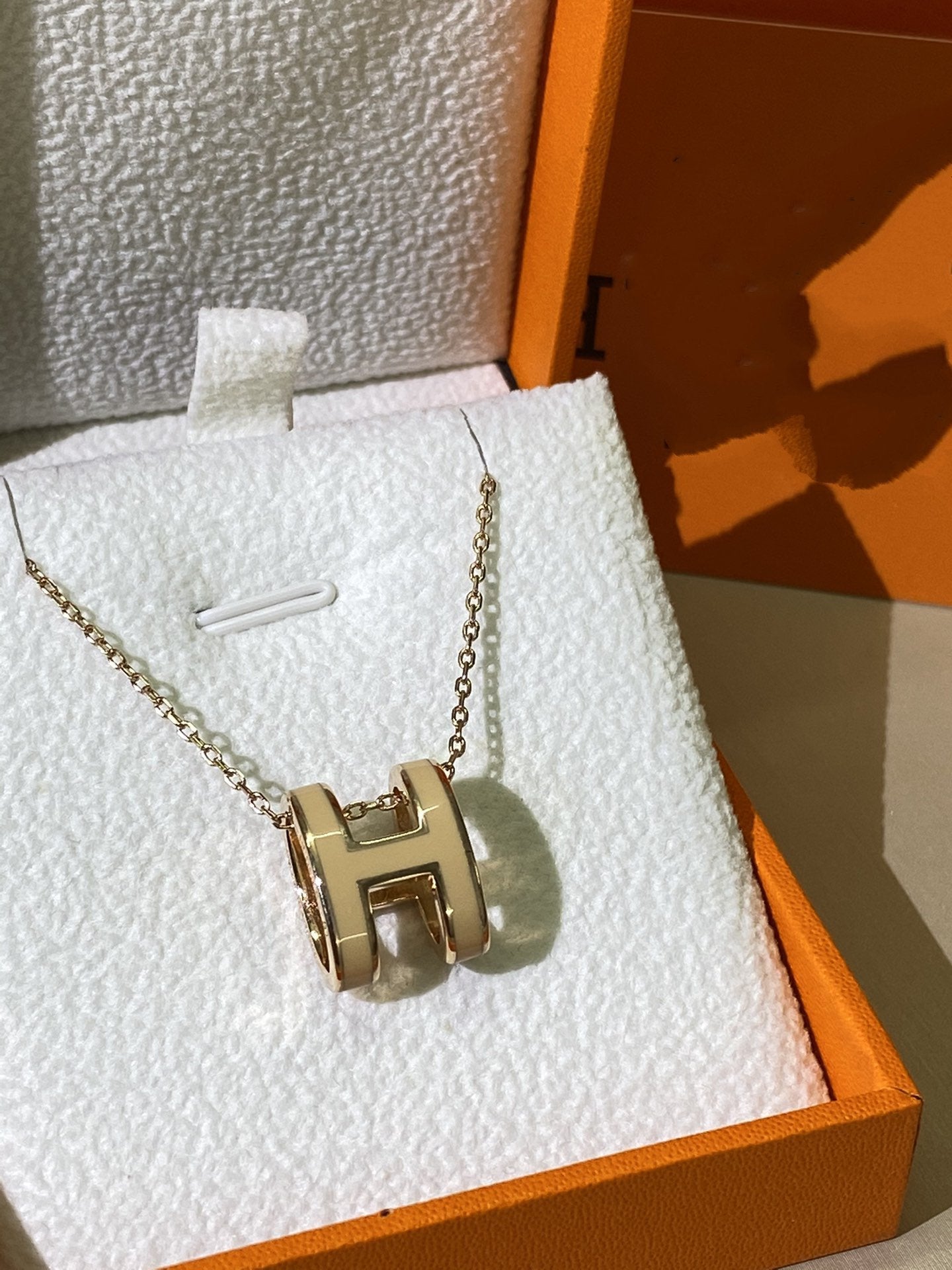 Hermès HM CLIC YELLOW ENAMEL GOLD NECKLACE - Image 6