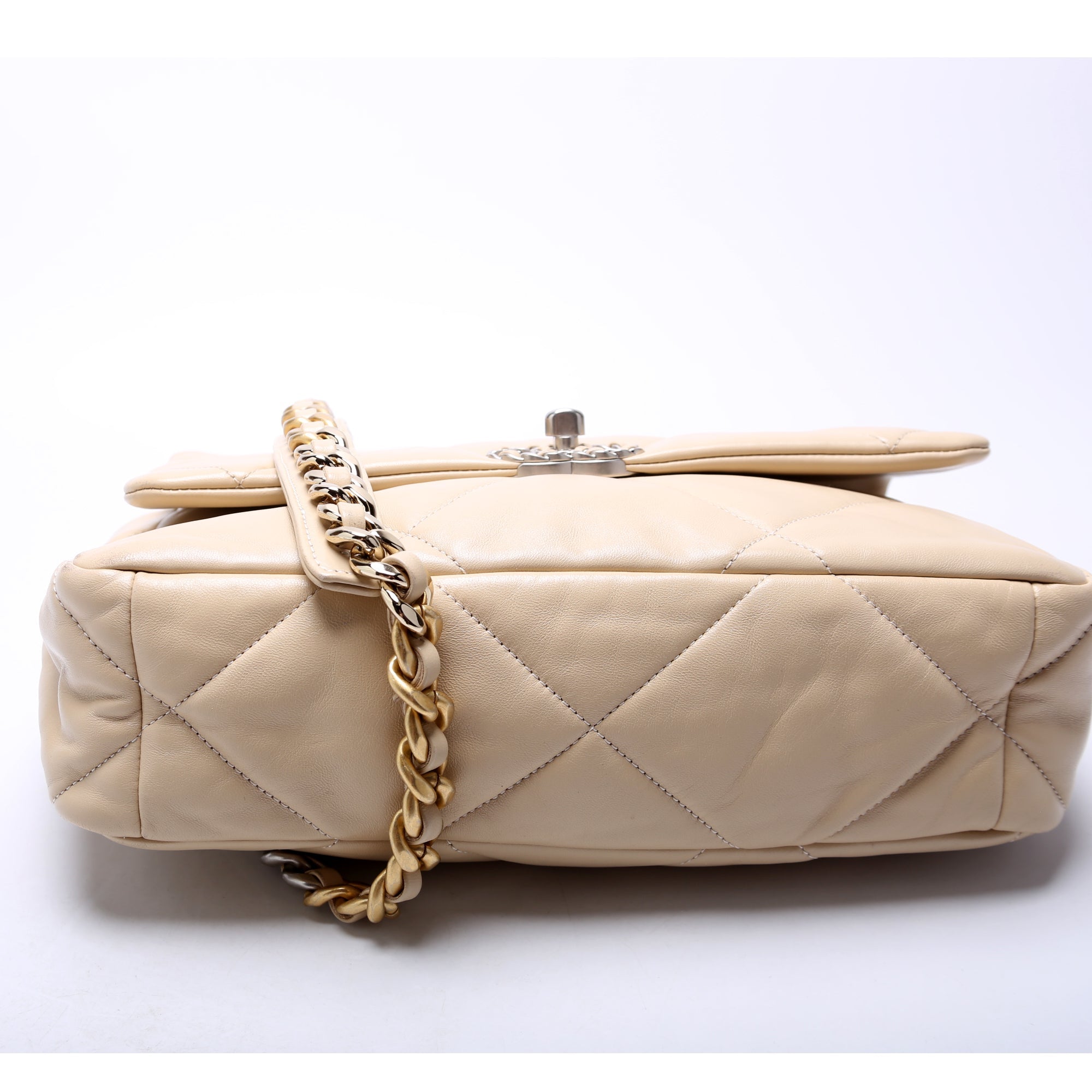 Chanel Quilted Goatskin 19 Large 32+M Beige Bag - Image 4