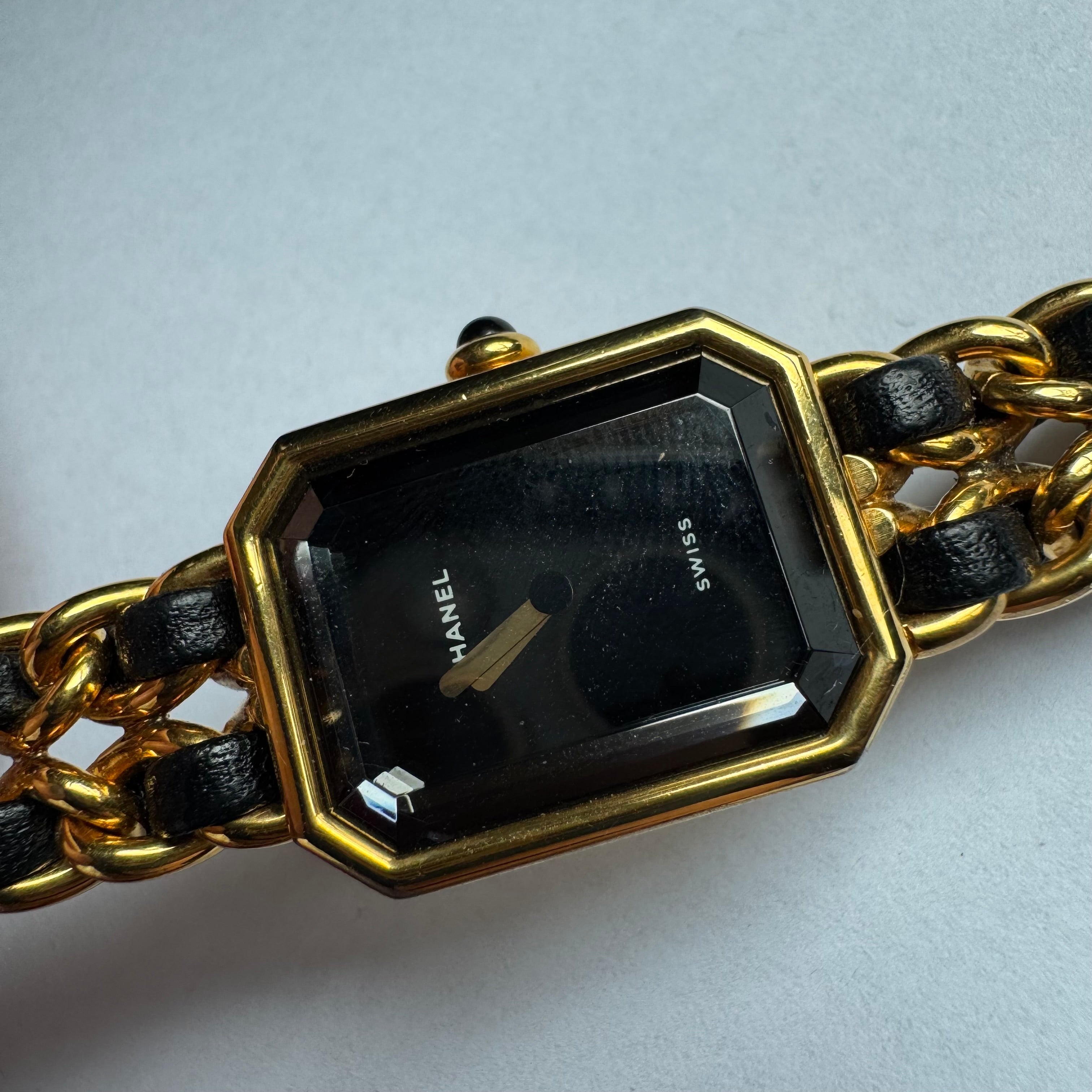 CHANEL 1987 Vintage PREMIERE Watch L Black Leather and 24KT Yellow Gold Plated - Image 4