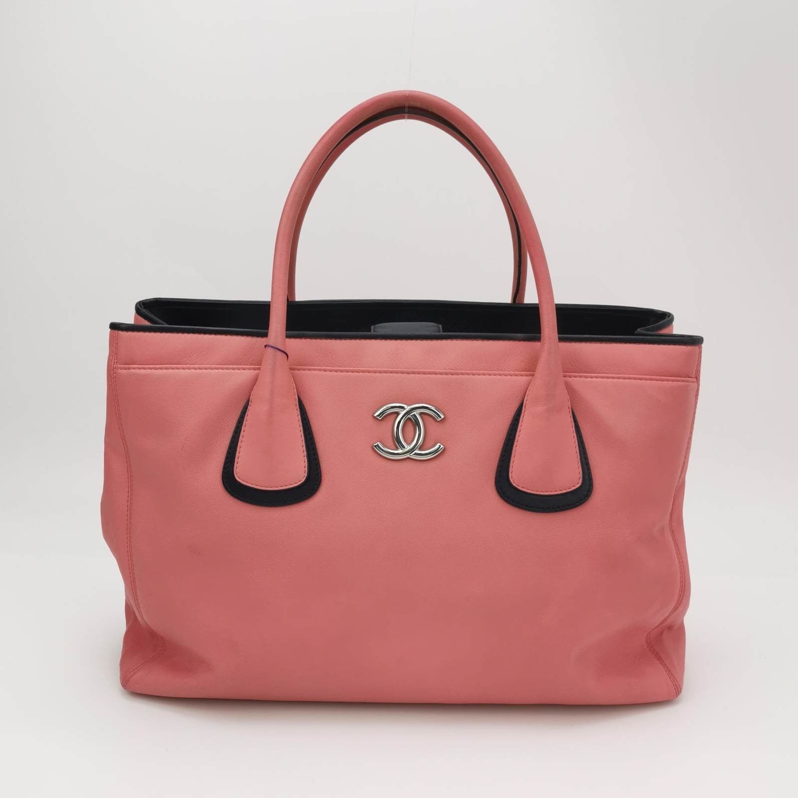 Chanel Cerf Executive 2009 Large Pink and Black Leather Tote Handbag - Image 2