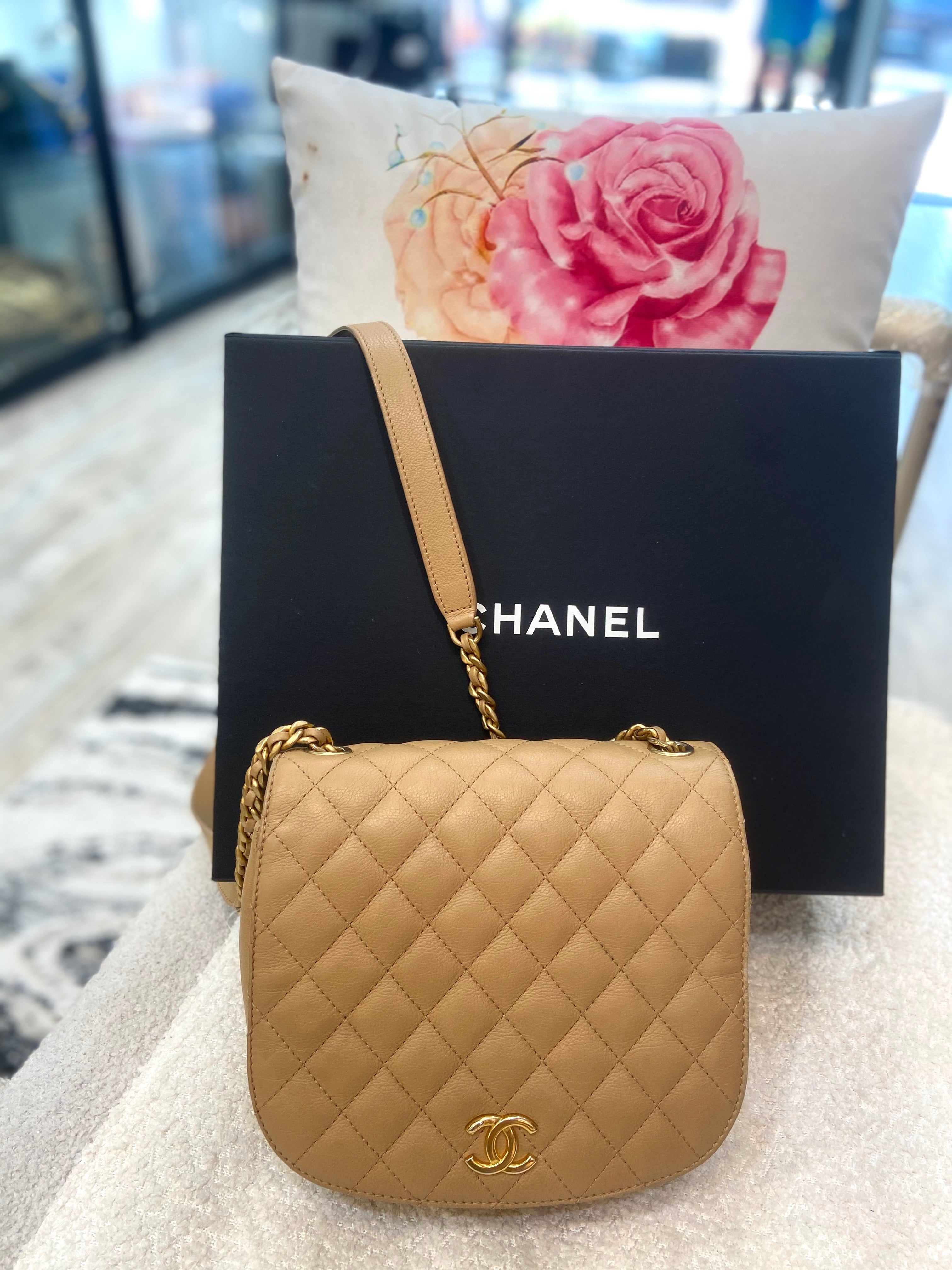 CHANEL CALFSKIN LEATHER QUILTED MESSENGER FLAP BAG - Image 3